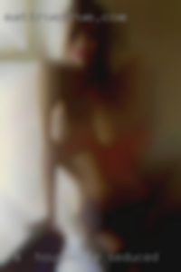 A  woman who loves to ride housewife seduced cock.