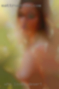 Who loves lots of cuddles in desert and kisses .